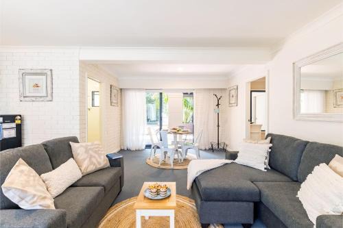 Boat Harbour House | Maestral II - Beachside Villa with Private Garden