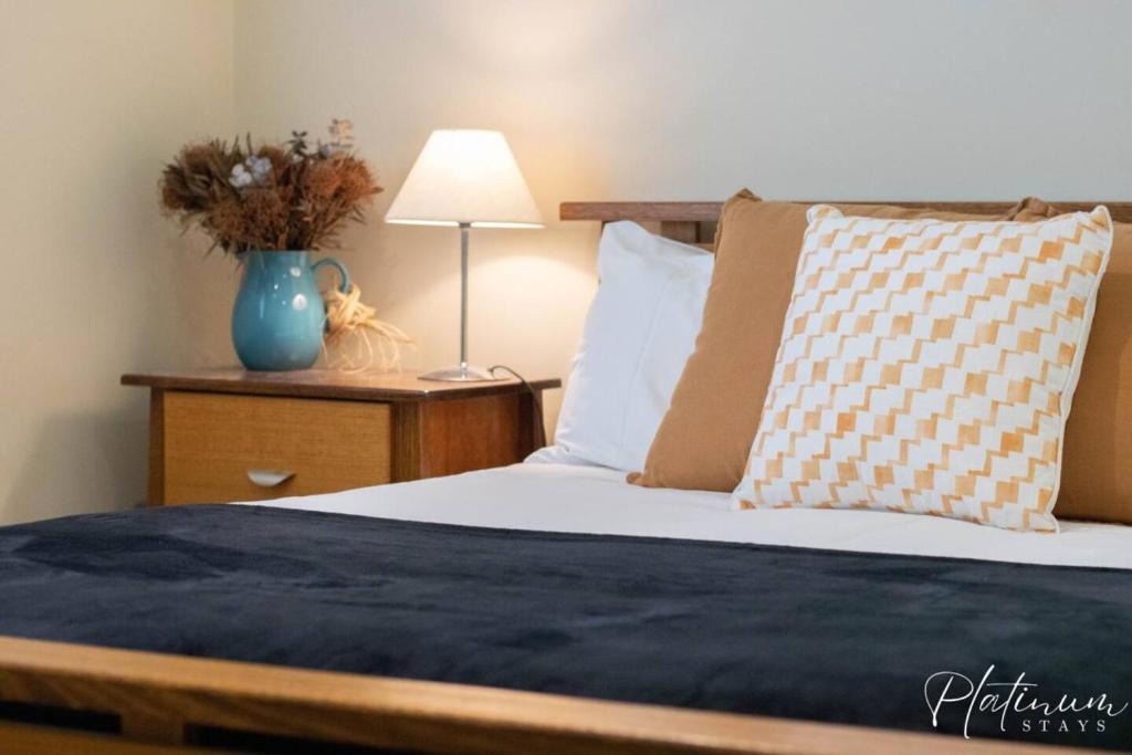 Lake Wendouree Apartment | Magnolia By Lake