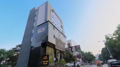 Hadapsar Hotel | Magnus Fortune House Business Hotel , Magarpatta Pune