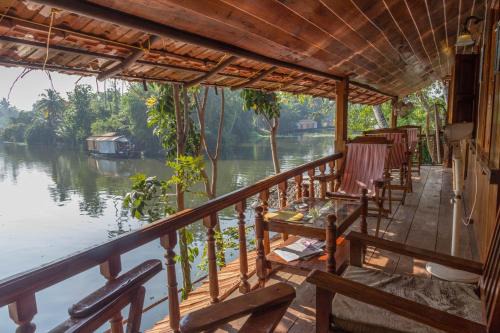 Aryad South Hotel | Malayalam Lake Resort