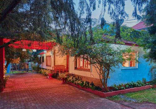 Khattalwada House | Manasarovar Villa Coonoor by VOYE HOMES
