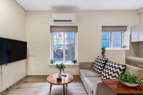 Pali Hill Apartment | Maven Cozy Khar West 1BHK Near Bandra