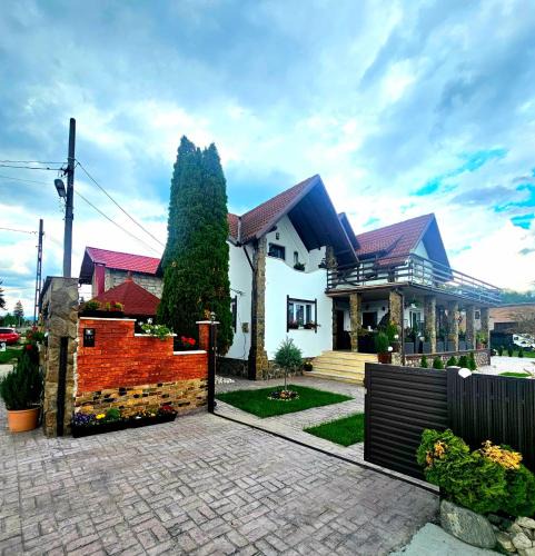 Albestii Paminteni House | Mera Holiday Inn