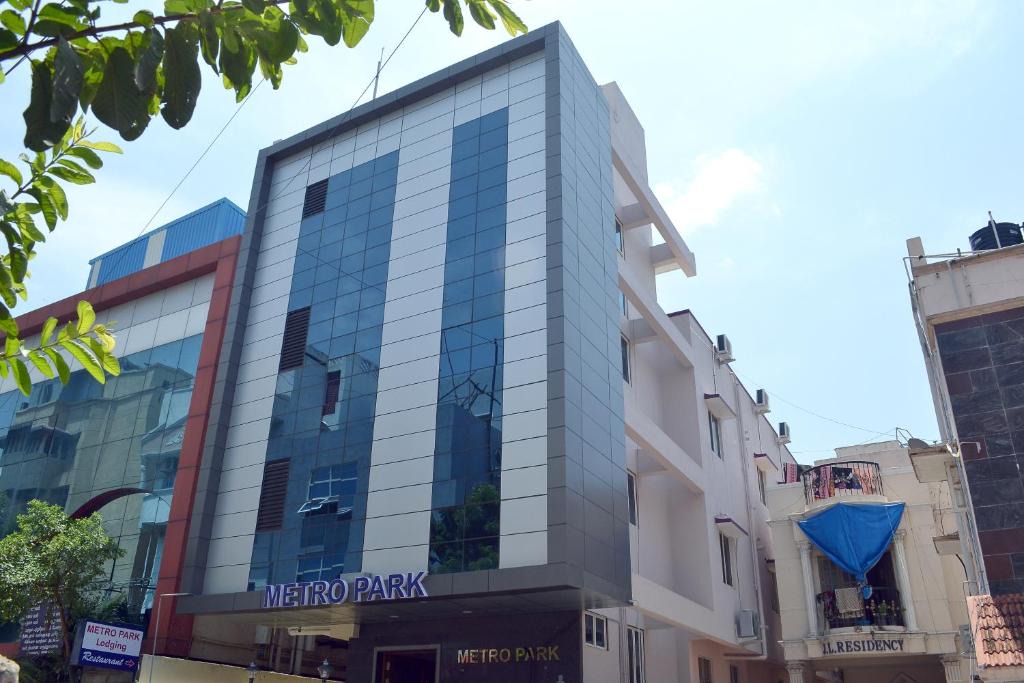 Vadapalani Hotel | Metro Park
