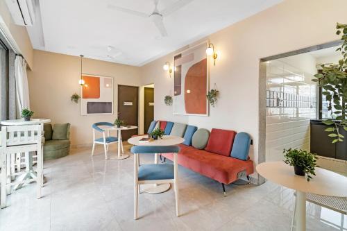 Khar Apartment | Mezzo Pvt 3BHK in Bandra by SquareOne Stays