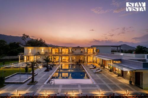 Karjat Villa | Middle Earth by Vieda - Part of StayVista with Pool