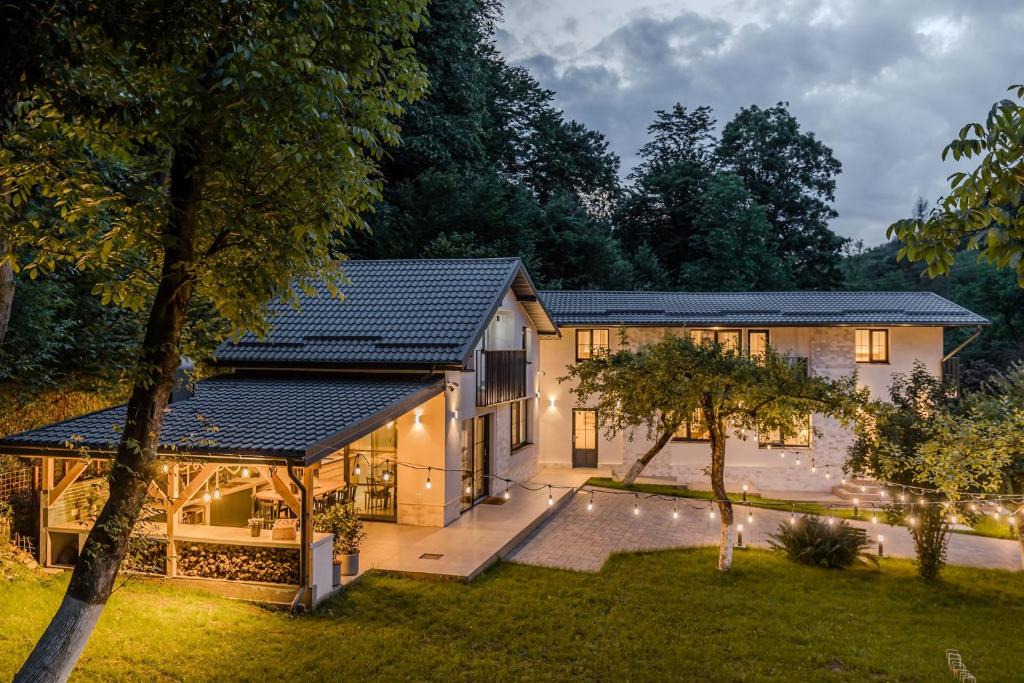 Scorteni Villa | Mislea 13 - Private Luxury Retreat