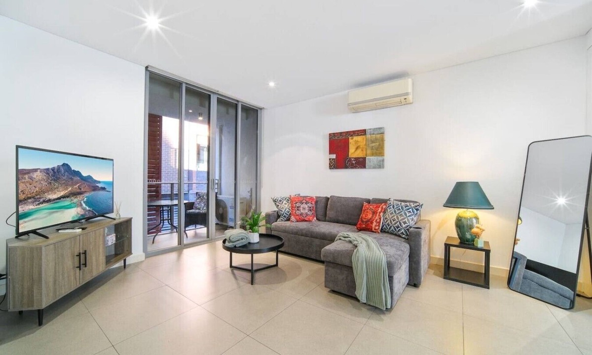 Chippendale Apartment | Modern 2BR 3 min to Central Station FREE Parking