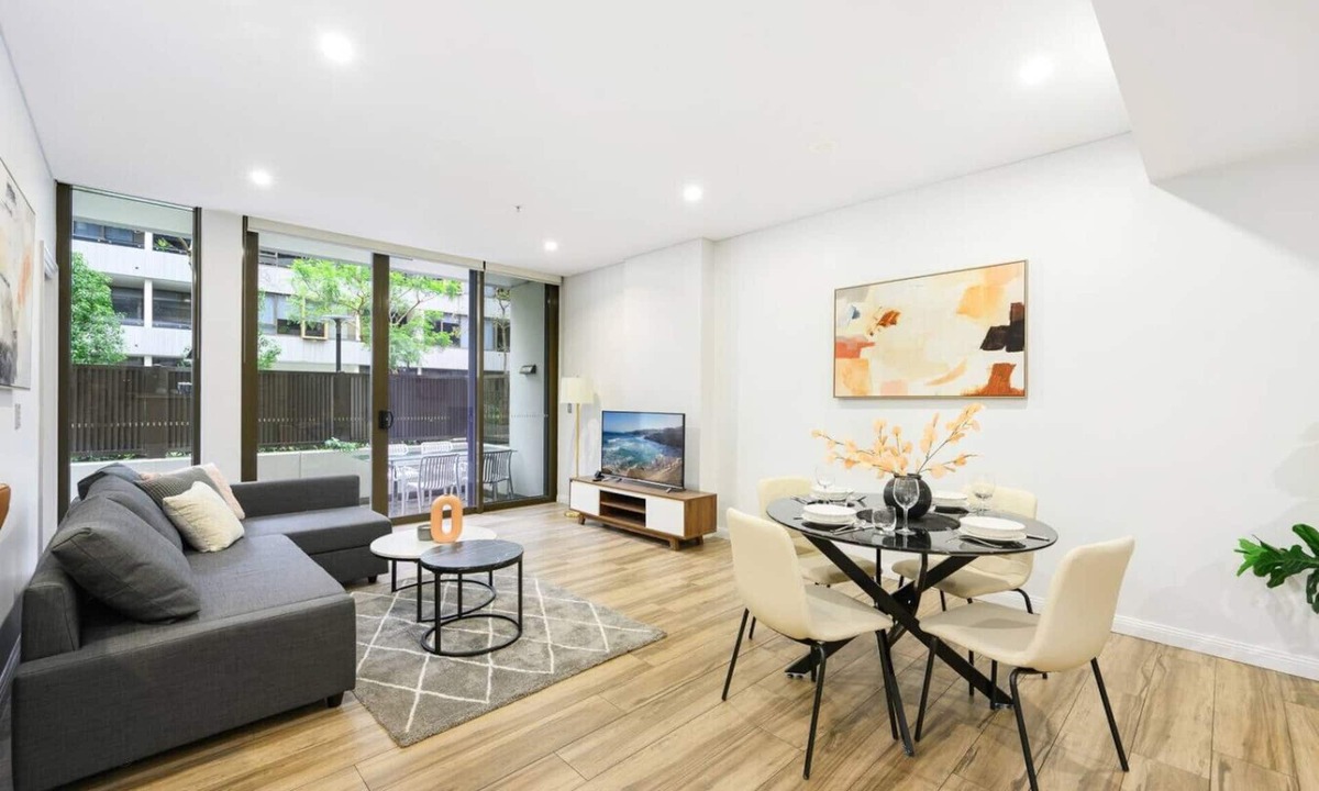 Mascot Apartment | Modern 3-Bedroom Apartment Near Airport & Train