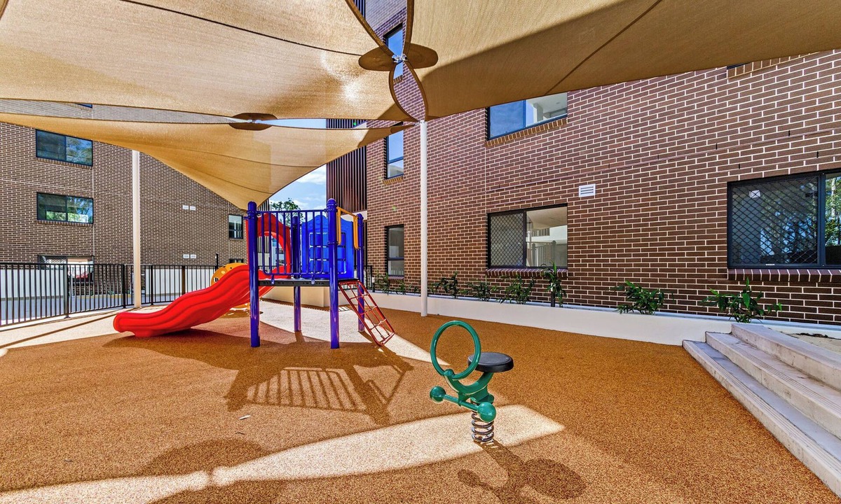 Rouse Hill Apartment | Modern Comfort Ensuite Super Convenient Stay