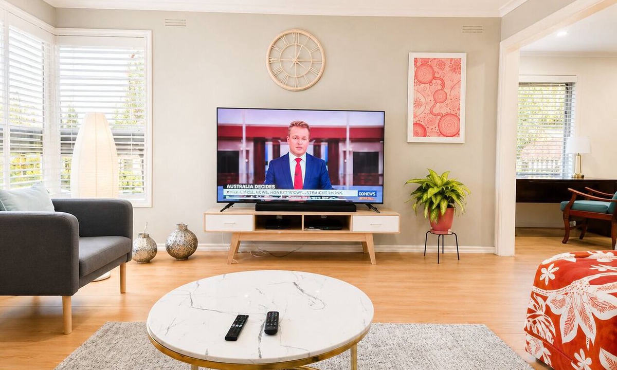 Frankston House | Modern, cozy and comfortable home in a prime Frankston location.