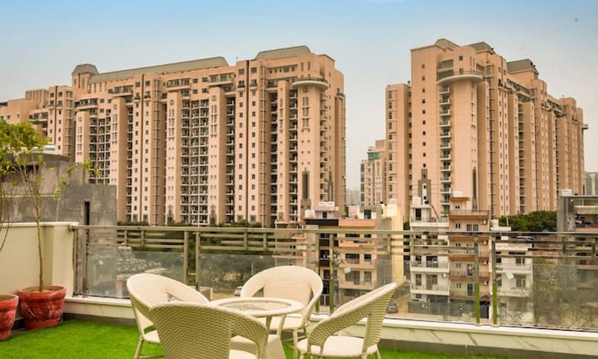 Gurugram Apartment | Modern loft overlooking hills and park