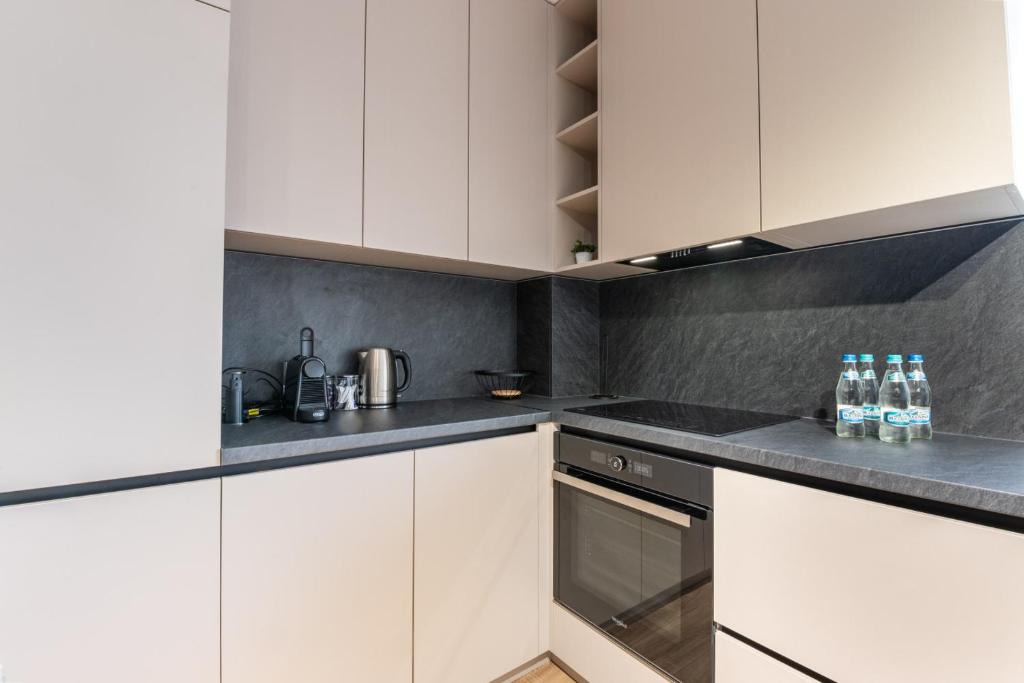 Tractorul Apartment | MoHost Magic - Feel the Spark