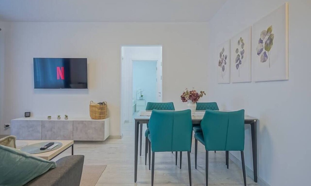 Brasov Apartment | Mountain Hideaway w. Netflix and Mountain View