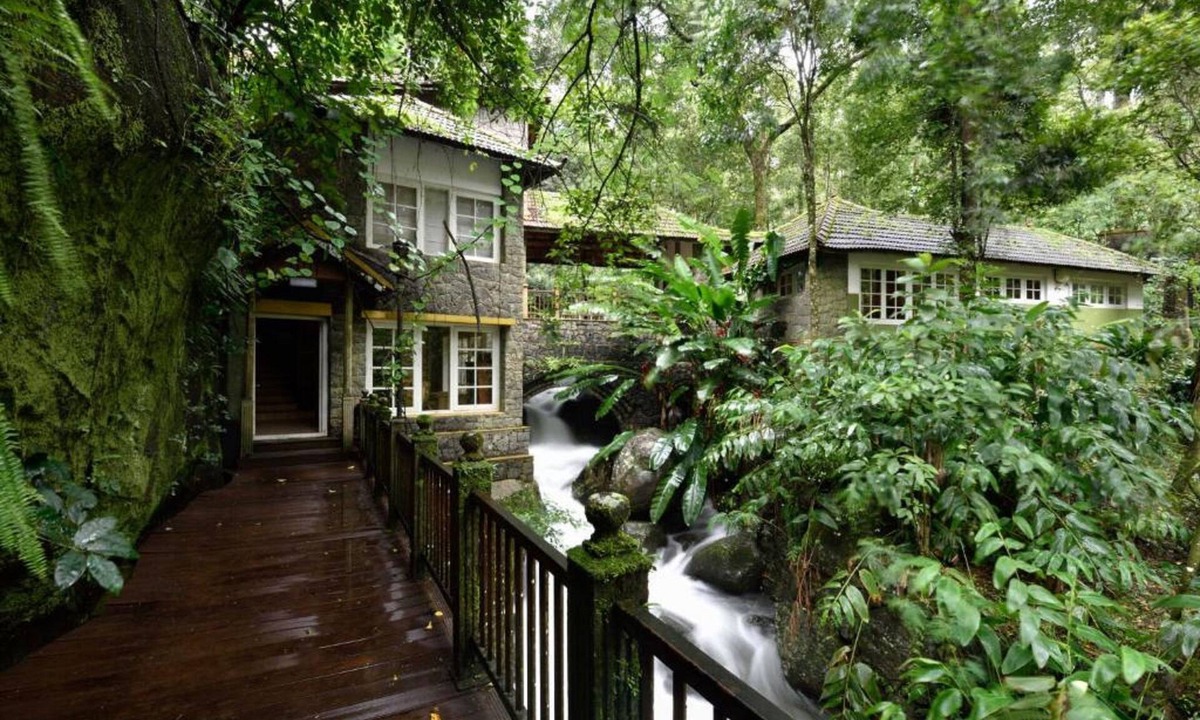 Elappara Hotel | Mystic Mayapott Thekkady