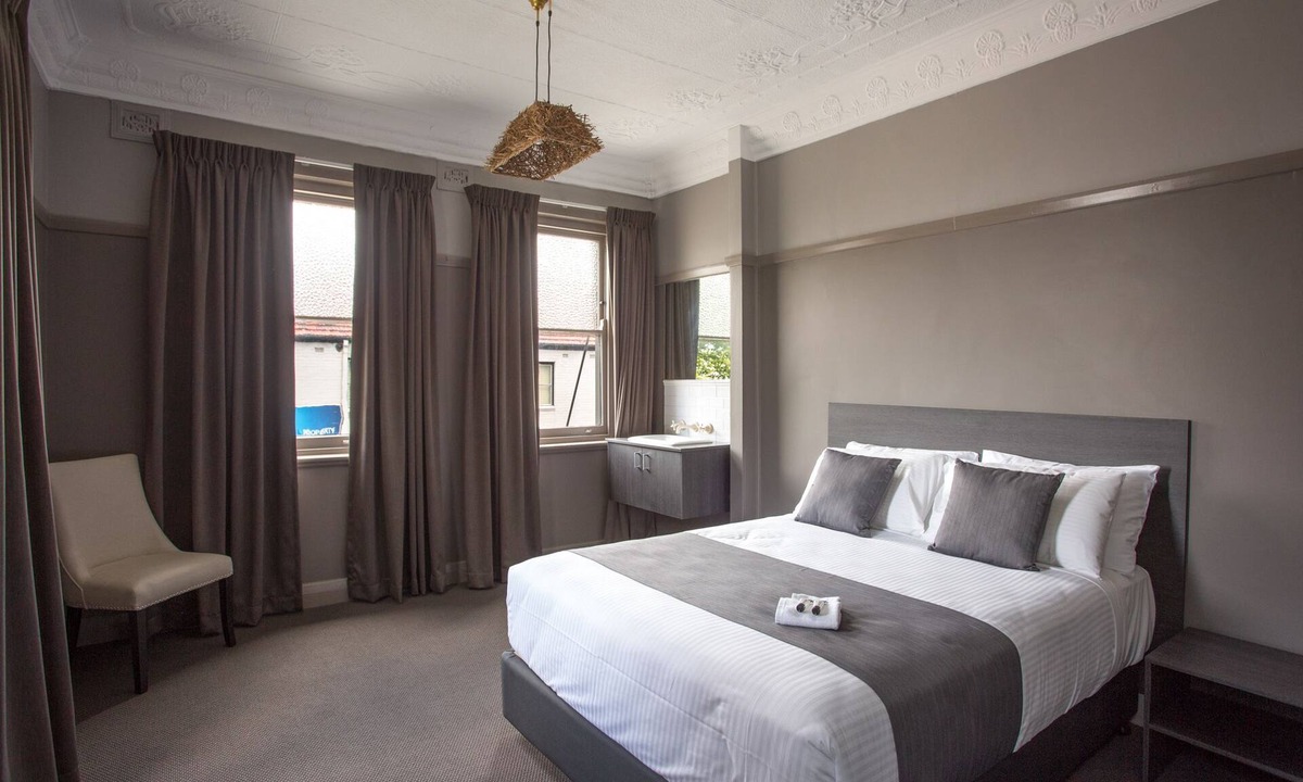 Adamstown Hotel | Nags Head Hotel