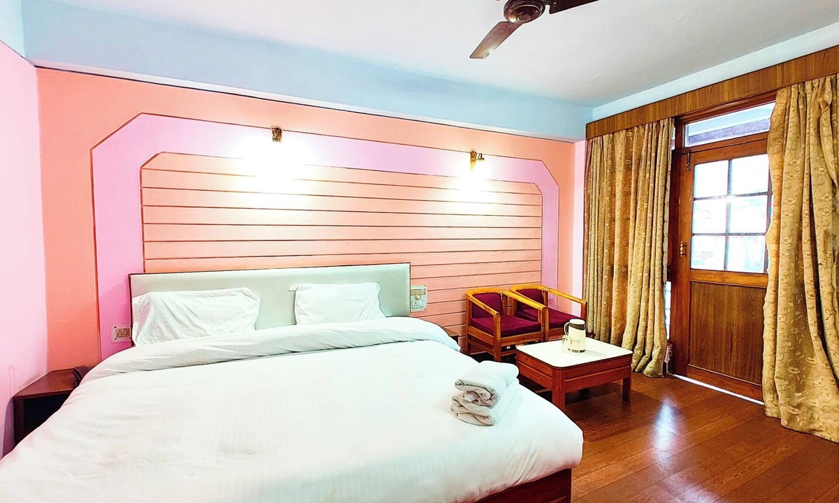 Mallital Hotel | Nainital Hotel R C Near mall Road