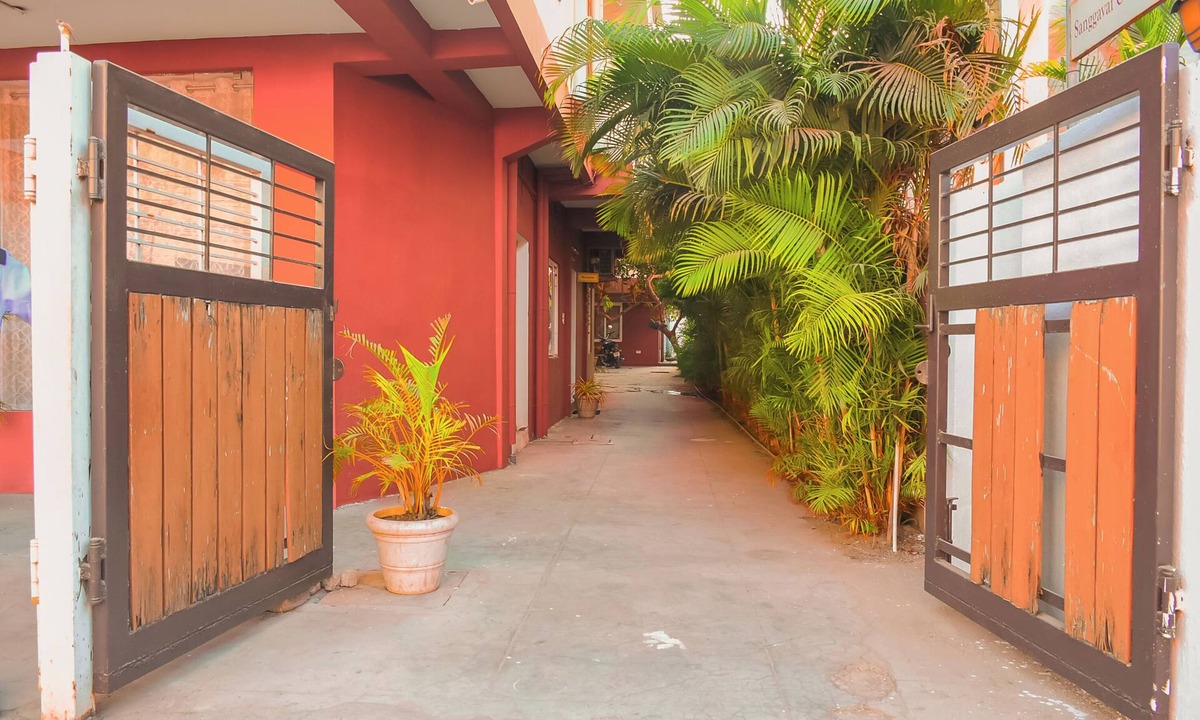 Ramapuram Hotel | Naksha Tree Hotels Honey Crest