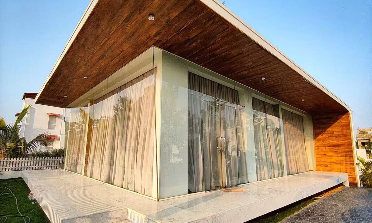 Nandi Hills House | Nandi Hills view - glass house