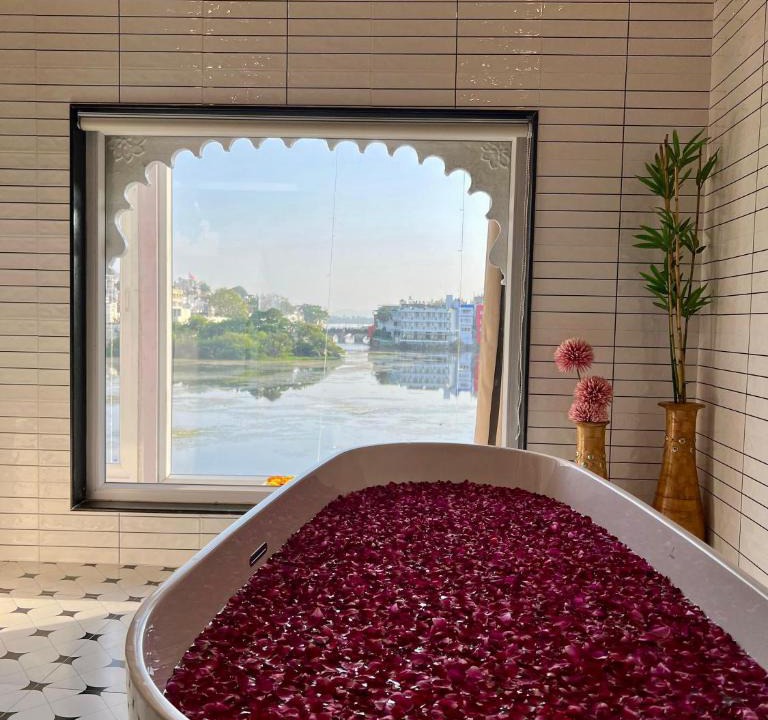 Lake Swaroop Sagar Hotel | Natural Lake View Hotel