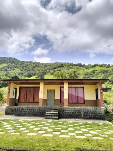 Paud Villa | Nature lake view farmhouse & camping