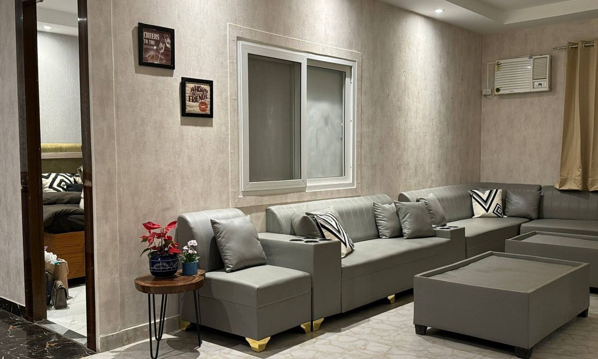 Noida House | Nature Meets Comfort – 3BHK Farmhouse with Fresh Pool & Garden Stay.
