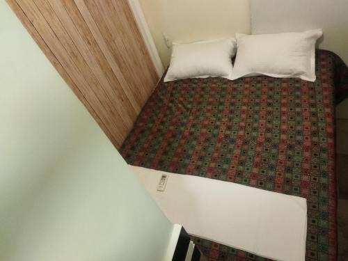 Andheri Hotel | Near Andheri Airport AC Couple Friendly Small Cozy Room Budget Inn