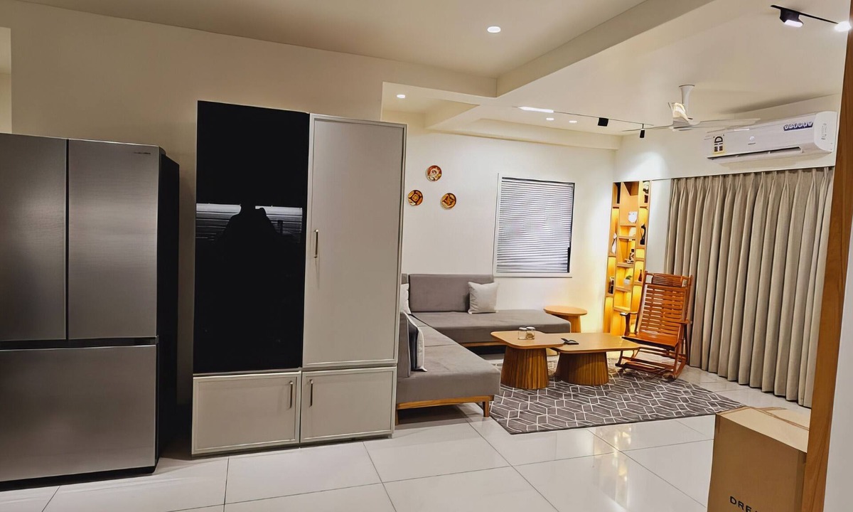 Vadodara Apartment | New Lux Apts Terrace Garden, Pizza Oven Full Service Fully equipped for NRIs