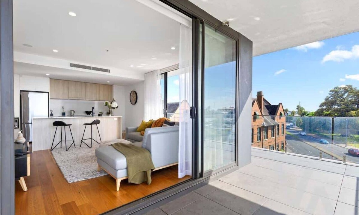 Newcastle West Apartment | Newcastle Harbour, 2-Bed, 2-Bath, Free Parking