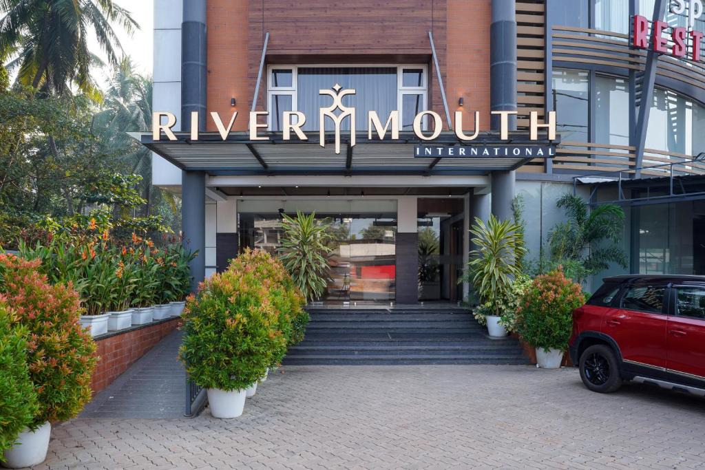 Azhinjilam Hotel | Nexstay River Mouth International