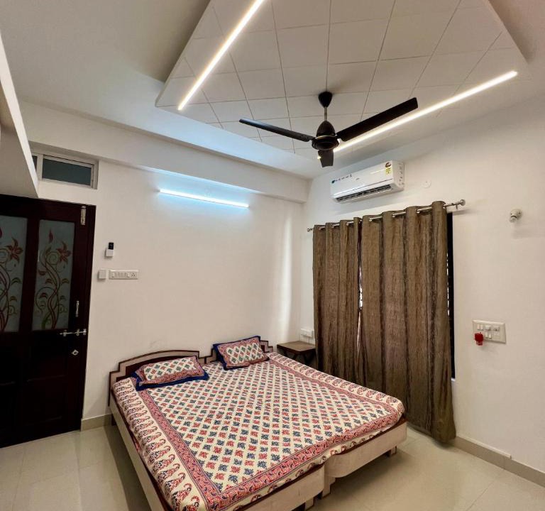 Bhuj Apartment | Nisarg Homestay with Kitchen Dinning