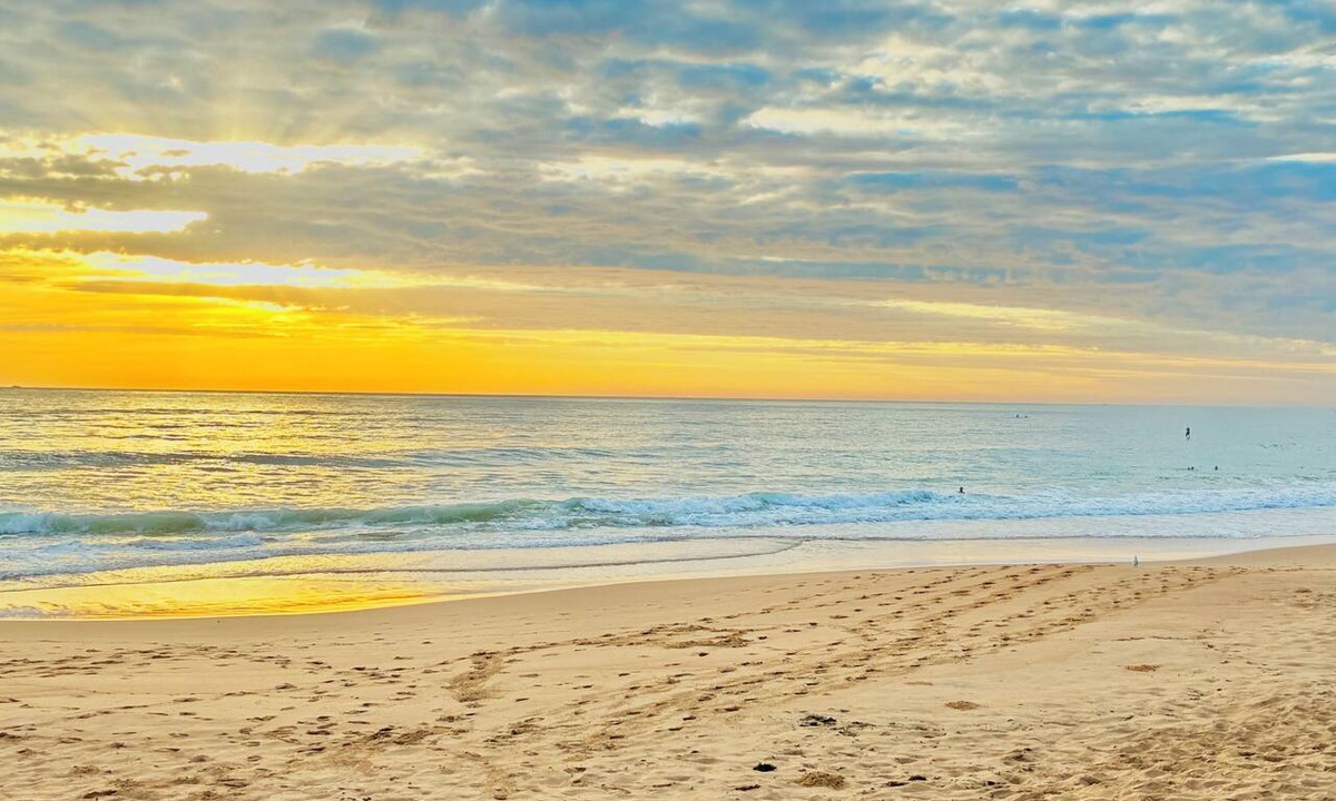 Collaroy Beach House | Northern Beaches Getaway - Renovated Two Bedroom, 2 minute walk to beach