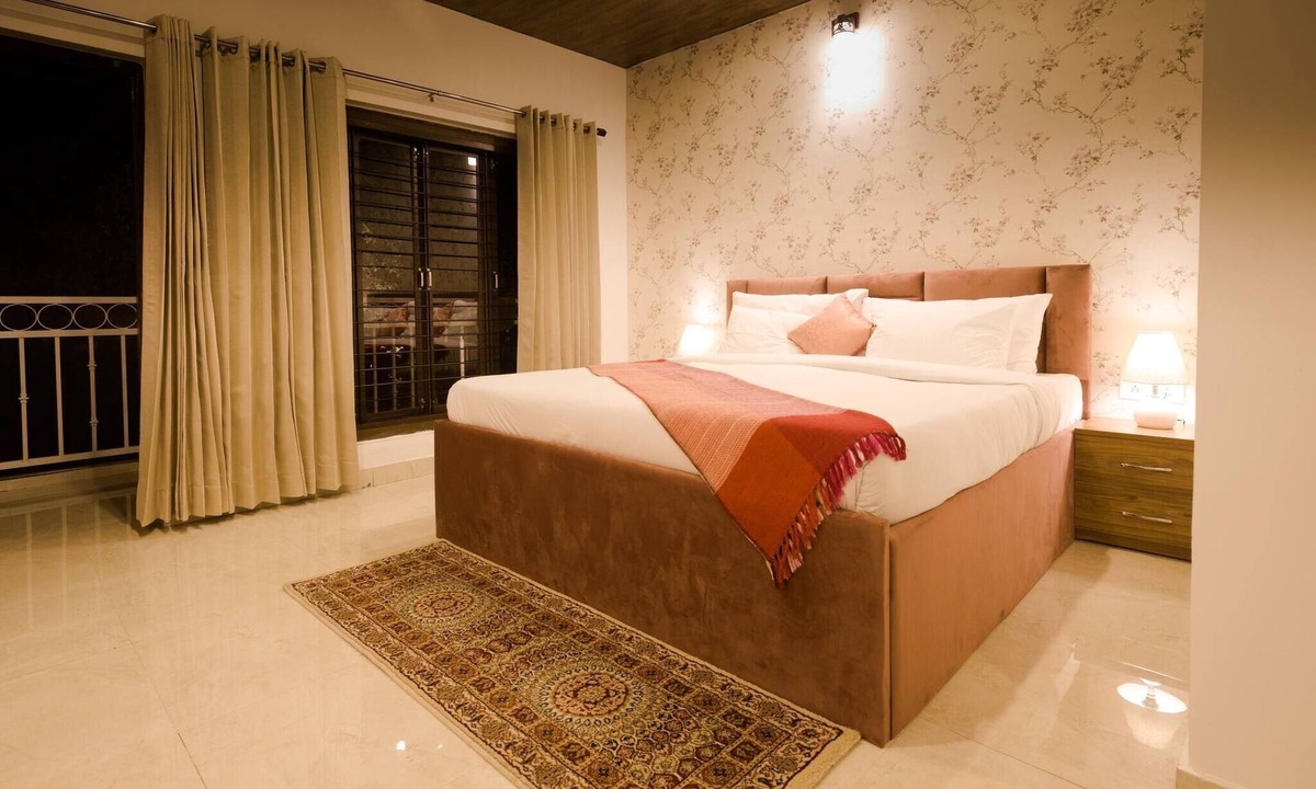 Landour House | Oakwood 301 - Elegant Private Room With Balcony at Landour, Mussoorie