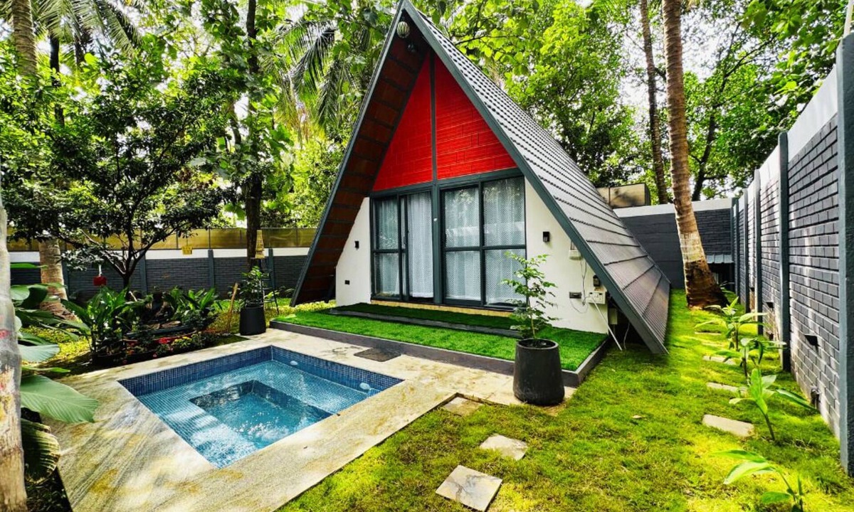 Ramanagara Villa | Oh-Bali Villa by Travent Mug