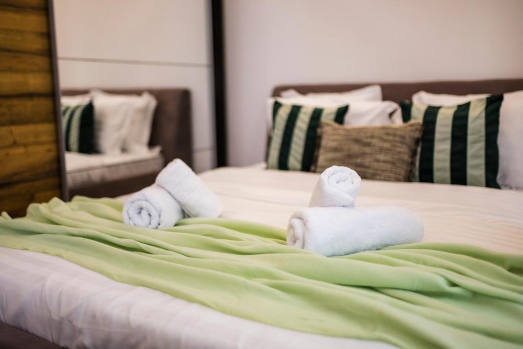 Stefanestii de Jos Apartment | Olive Apartment Cosmopolis