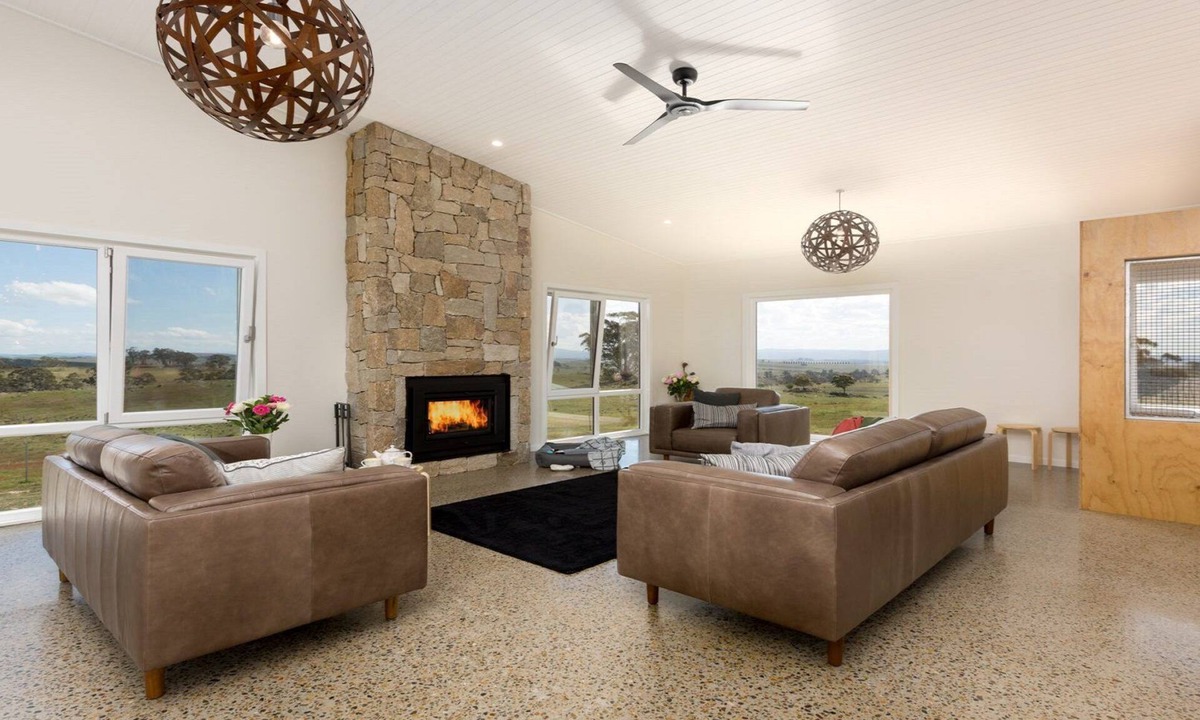 Durran Durra House | On a Hill – modern country home near Braidwood