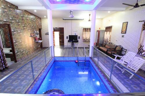 Tindivanam Hotel | Orange Orchid 6BHK Private Pool Villa