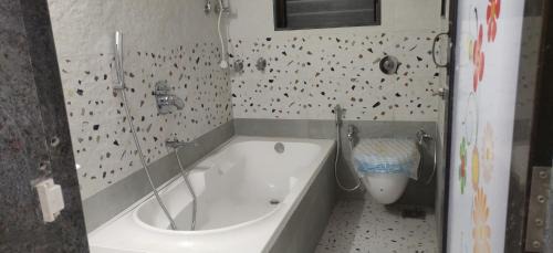 Tarapur Villa | Orchard Suite