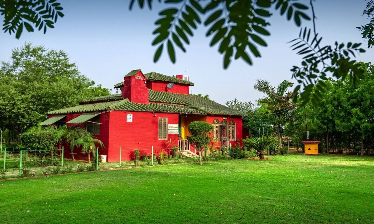 Jhansi House | Organic Farm with kitchen, AC rooms, Pet-friendly 7 Kms from the city