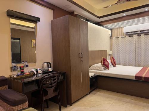 Park Street Apartment | Ostro Inn Royal Studio Apartment Shakespeare Sarani