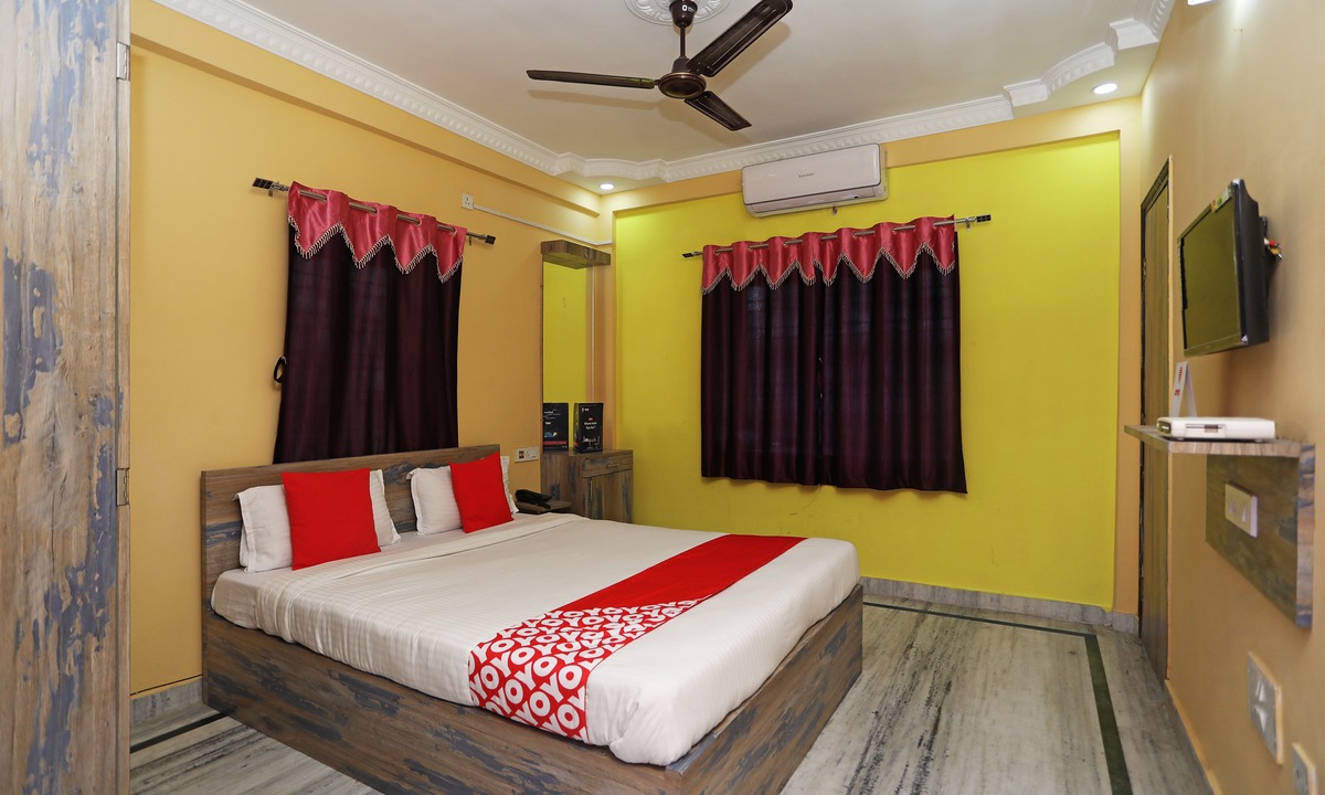 Kalighat Hotel | OYO 13039 Sradhanjali