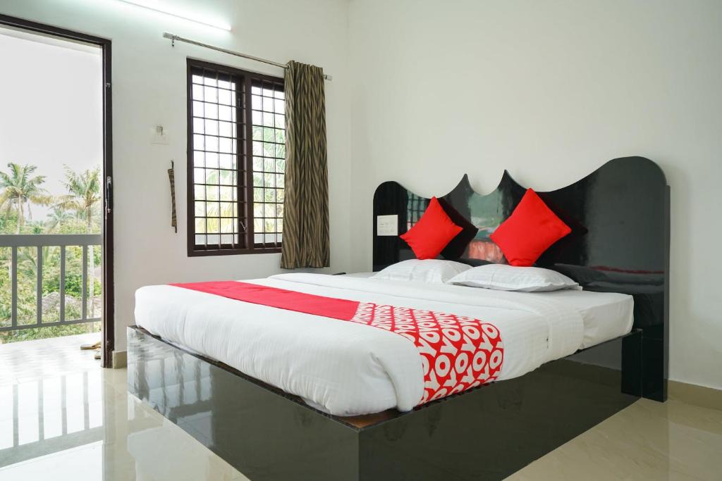 Adimaly Hotel | OYO 23388 Fathima Residency
