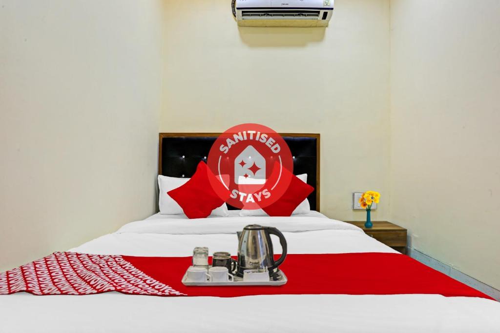 Malad East Hotel | OYO 70191 Hotel Crown