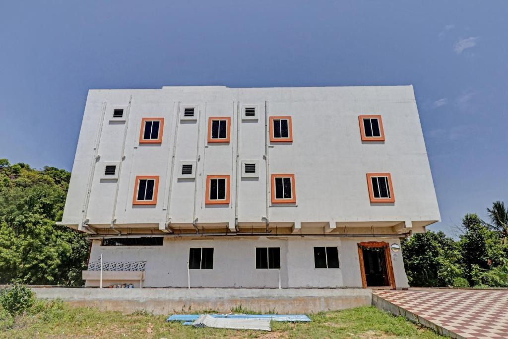 Puttur Hotel | OYO 90170 Anjeramma Residency