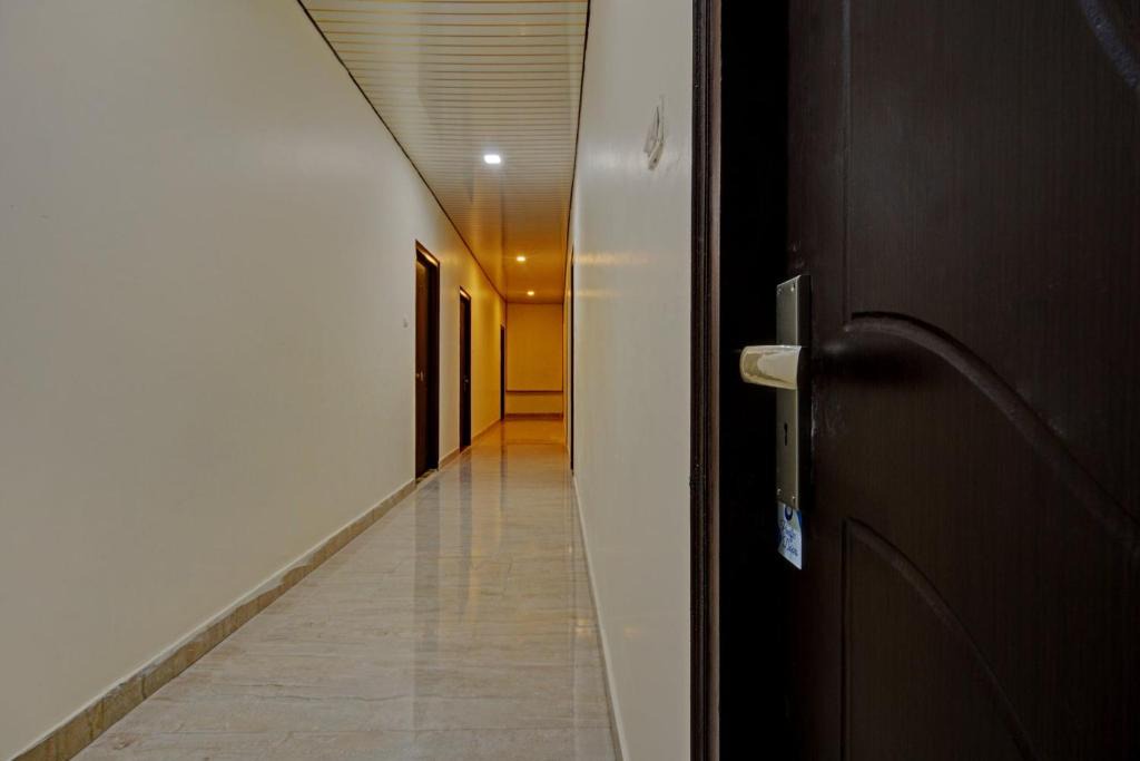 The Mall Road Hotel | OYO Flagship 78464 Sizzling View Home Stay