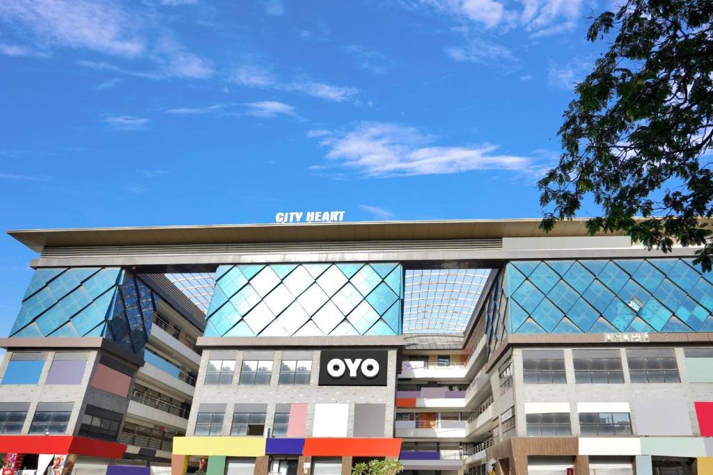 Surat Hotel | OYO Flagship 92781 Hotel Blue Star