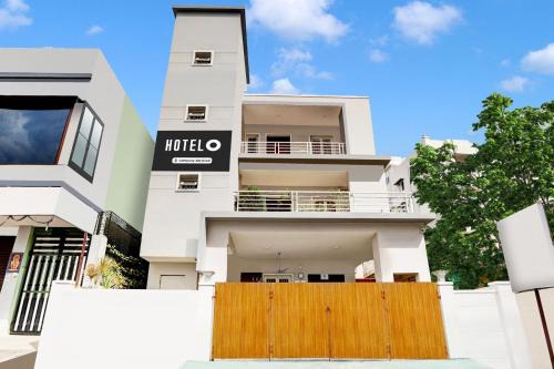 Kakinada Hotel | OYO Hotel O Ashok Nagar Near JNTU College