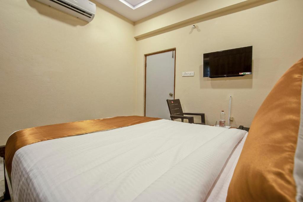 Hyderabad Hotel | OYO Hotel Pushpa Grand