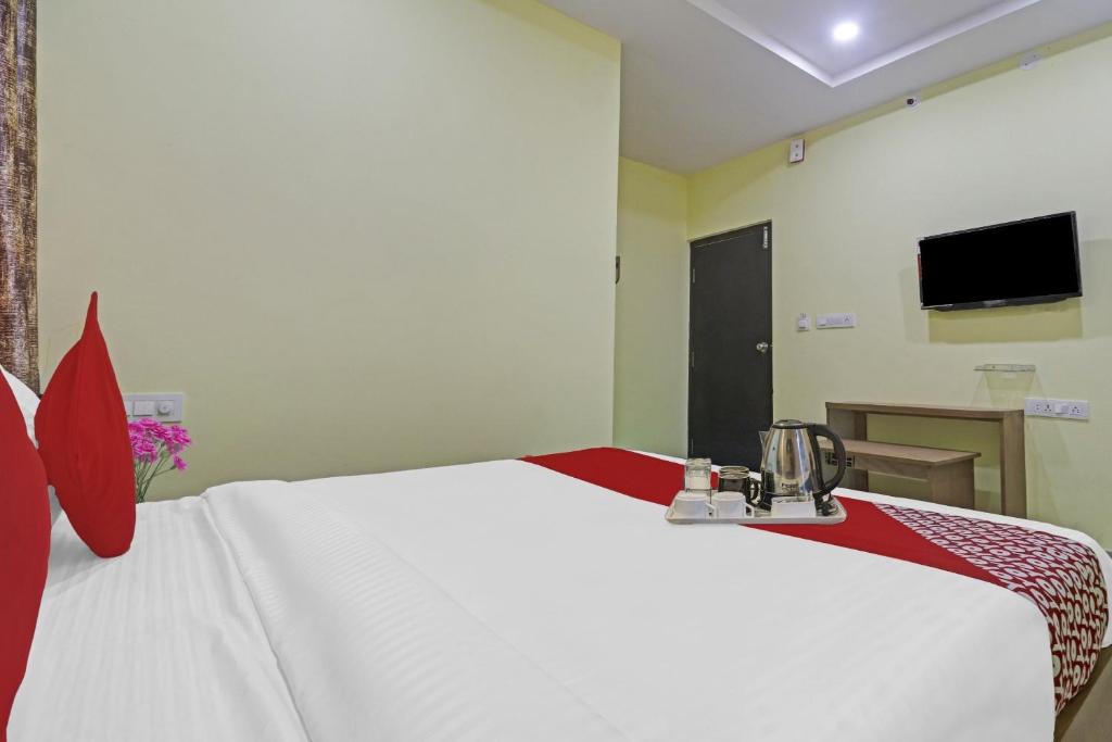 Hyderabad Hotel | OYO Hotel R Square