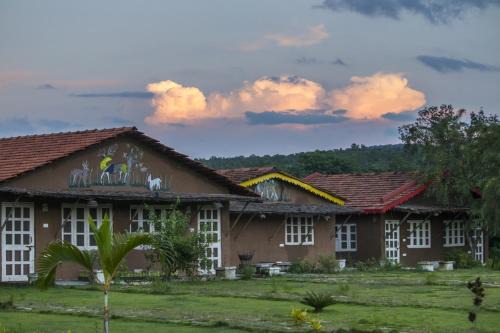 Pachmarhi Resort | Pachmarhi Foothill Cottages by Vanyum